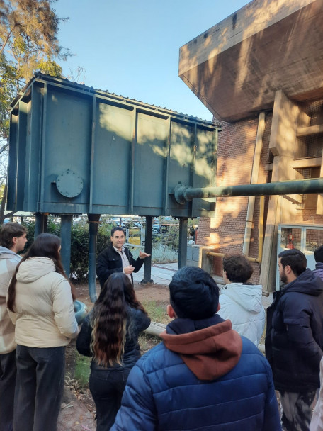 imagen Estudiantes de Ingeniería Civil realizaron una práctica experimental en el Laboratorio de Hidráulica