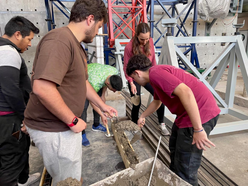 imagen Estudiantes de la UNCUYO y la UTN compartieron una práctica experimental sobre hormigón armado