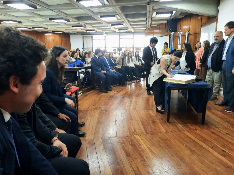 imagen El vicedecano tomó juramento a nuevos egresados y egresadas de la Facultad