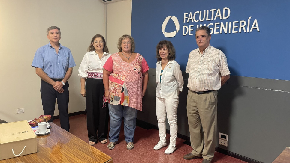 imagen La embajadora de Ecuador se reunió con autoridades de la Facultad de Ingeniería