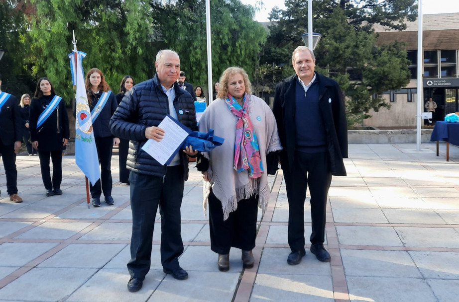 imagen La Facultad de Ingeniería conmemoró el 25 de Mayo y renovó sus abanderados