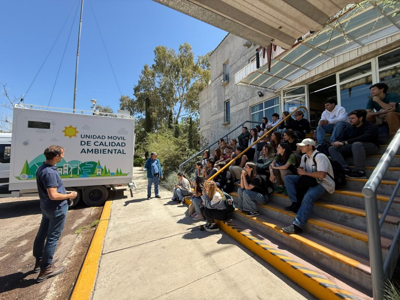 imagen Estudiantes de Agrarias visitaron la Facultad para conocer técnicas de monitoreo y tratamiento ambiental