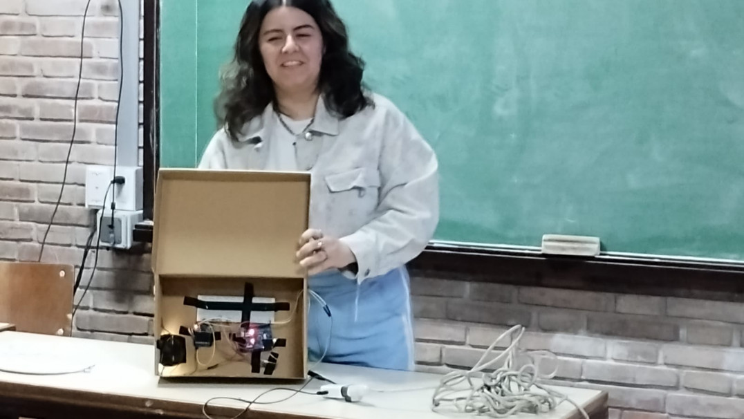 imagen Estudiantes de la asignatura Electrónica General y Aplicada expusieron sus proyectos grupales