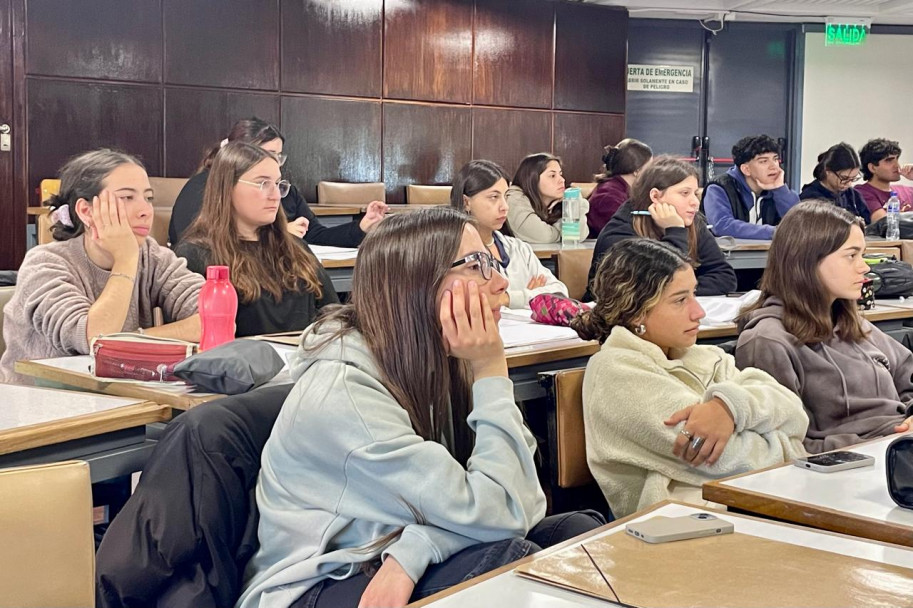 imagen La cátedra Teoría I cerró el cuatrimestre con la mirada proyectual del Arquitecto Lucas Carranza