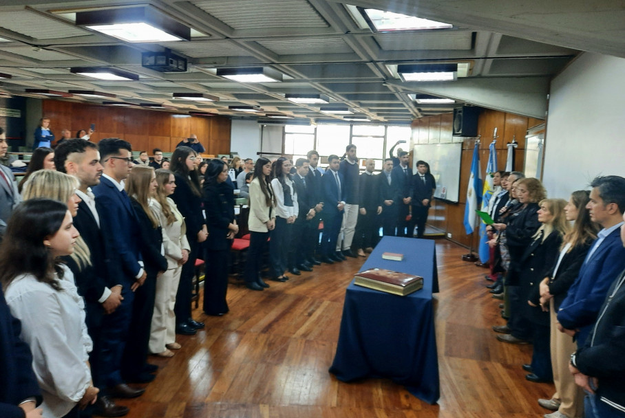imagen La Decana tomó juramento a nuevos egresados y egresadas de la Facultad