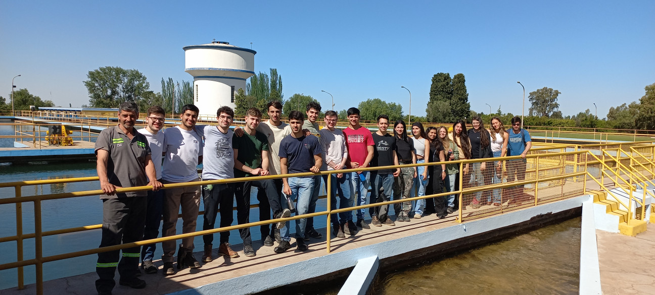 imagen Estudiantes de Ingeniería Civil realizaron visita a la plantas potabilizadoras Benegas y Lujan I 