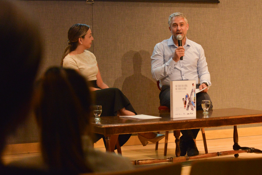 imagen La Legislatura distinguió una obra literaria de docente de la Facultad