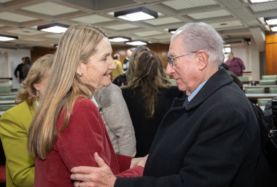 imagen Patricia Infante y Eduardo Iriarte asumieron como decana y vicedecano para el período 2026-2030