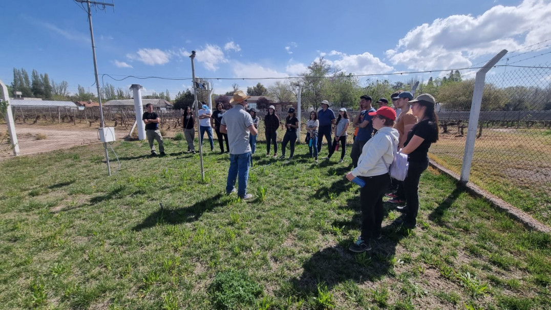 imagen Estudiantes de Ingeniería Civil realizaron visita técnica a INTA y los diques Cipolletti y Carrodilla 