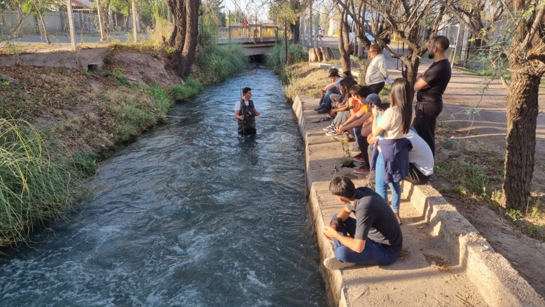 imagen Estudiantes de Ingeniería Civil realizaron visita técnica a INTA y los diques Cipolletti y Carrodilla 