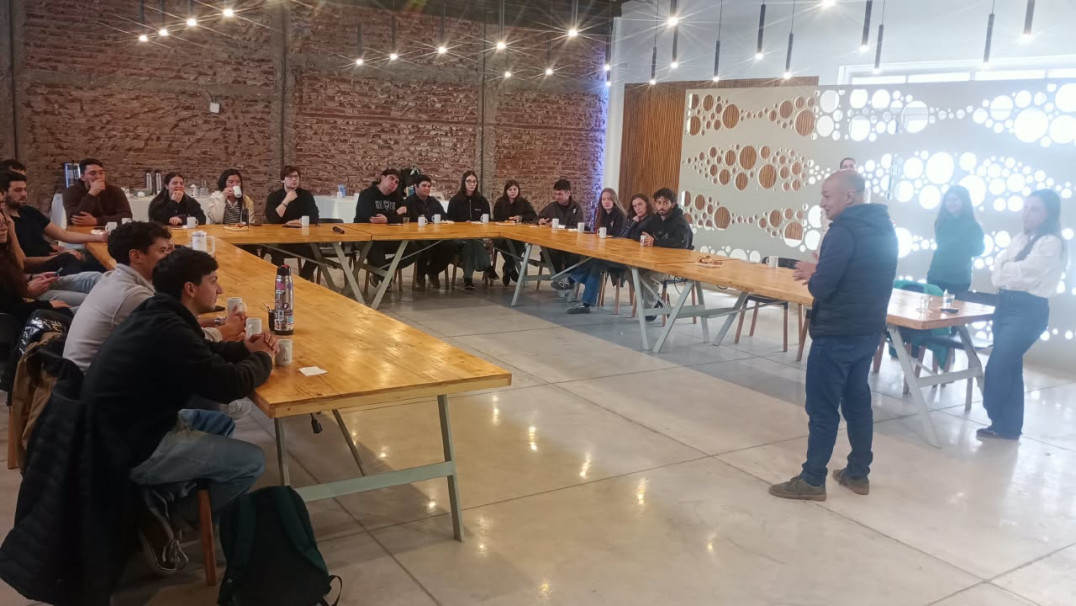 imagen Estudiantes participaron de una jornada de innovación y vinculación tecnológica en Polo Cumbrar