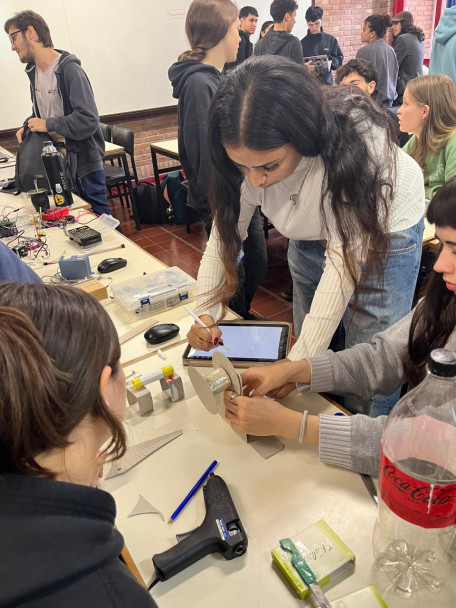 imagen Estudiantes compartieron experiencias de prototipado