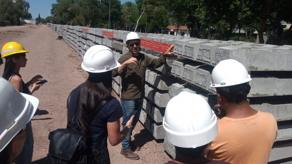 imagen Estudiantes de Ingeniería Civil realizaron visita a obras del Metrotranvía 