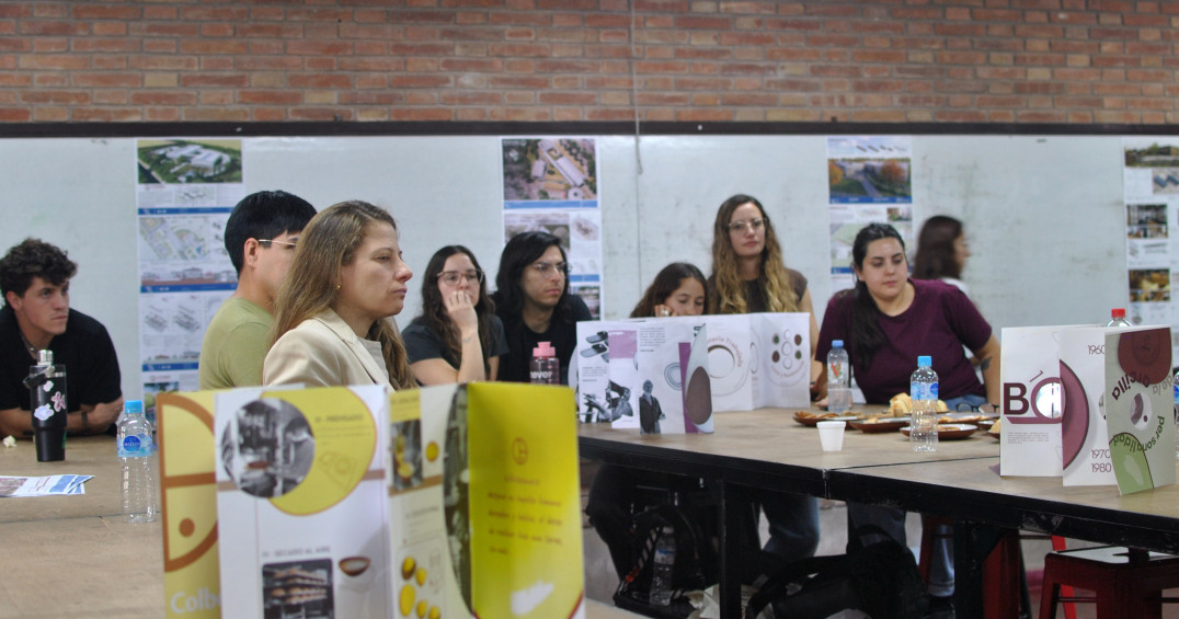 imagen Estudiantes presentaron proyectos de arquitectura industrial enfocados en la empresa COLBO