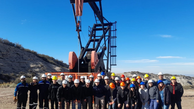 imagen Estudiantes de Ingeniería en Petróleo realizaron visitas a la empresa Varel y el Yacimiento Tupungato 