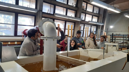 imagen Estudiantes de Ingeniería Civil realizaron una práctica experimental en el Laboratorio de Hidráulica