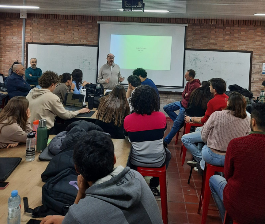 imagen Representantes de empresa de San Juan disertaron acerca de vivienda en altura