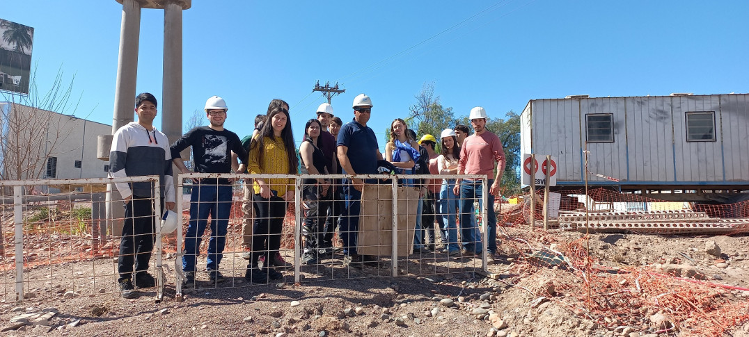 imagen Estudiantes de Civil visitaron la fábrica ARGPEX y la obra del Colector Estrada de AySAM