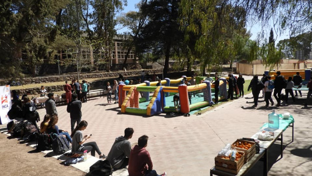 imagen Festejo del Día del Estudiante en los jardines de la Facultad 