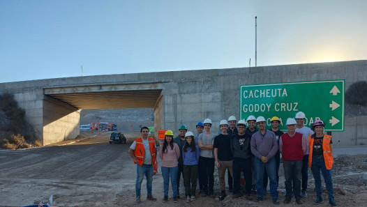 imagen Estudiantes de Ingeniería Civil visitaron la obra de la Ruta Provincial N° 82