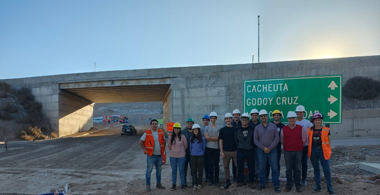 imagen Estudiantes de Ingeniería Civil visitaron la obra de la Ruta Provincial N° 82