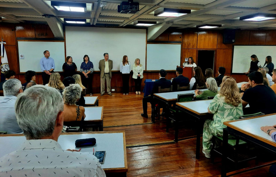 imagen Se tomó juramento a nuevos egresados y egresadas de la Facultad