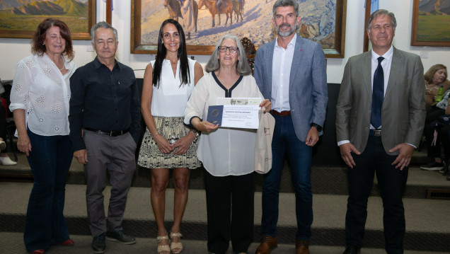 imagen La Municipalidad de Ciudad de Mendoza distinguió a docente de la Facultad