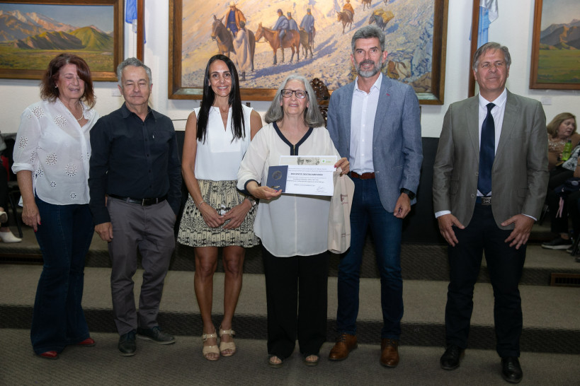 imagen La Municipalidad de Ciudad de Mendoza distinguió a docente de la Facultad