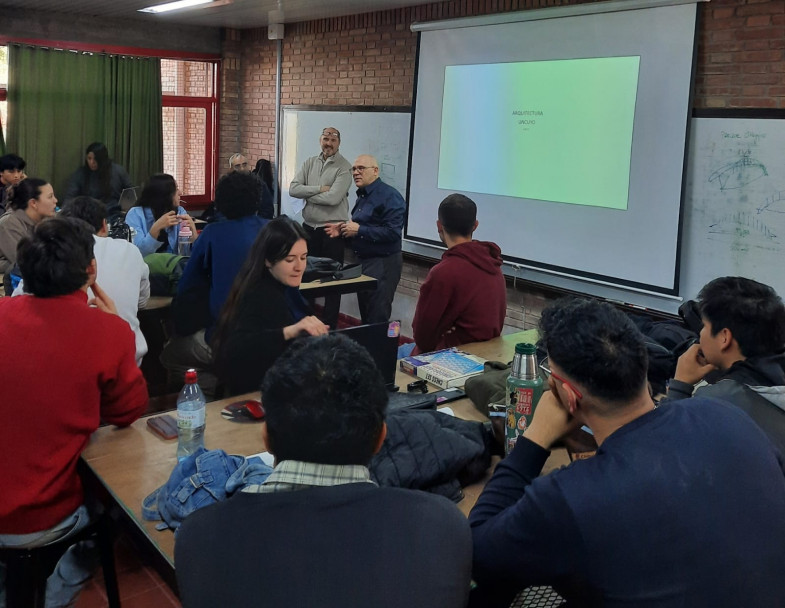 imagen Representantes de empresa de San Juan disertaron acerca de vivienda en altura