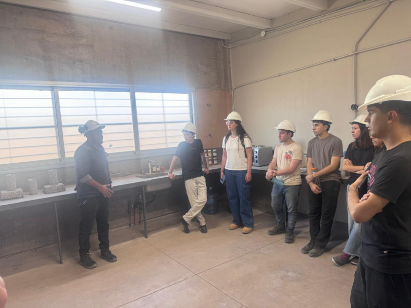 imagen Estudiantes de Ingeniería Civil realizaron visitas técnicas a plantas del sector