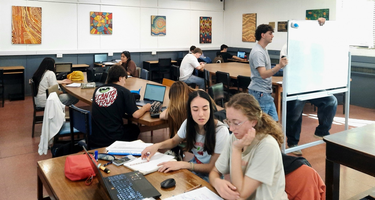 imagen La Biblioteca de la Facultad de Ingeniería presenta obras de la Ing. Adriana Romá