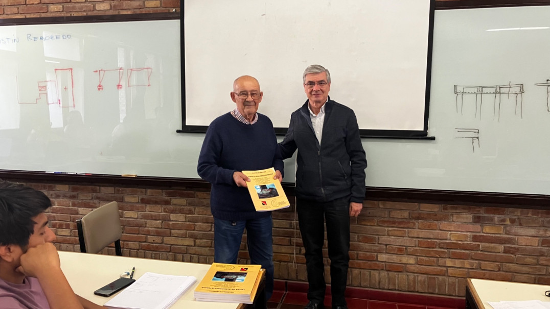 imagen El Ing. Agustín Reboredo brindó una clase magistral a estudiantes de Arquitectura