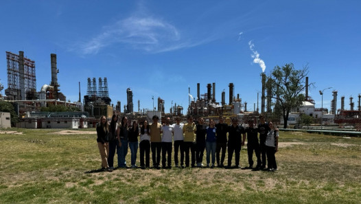 imagen Alumnos de Ingeniería Industrial y en Petróleo visitaron la Refinería YPF 