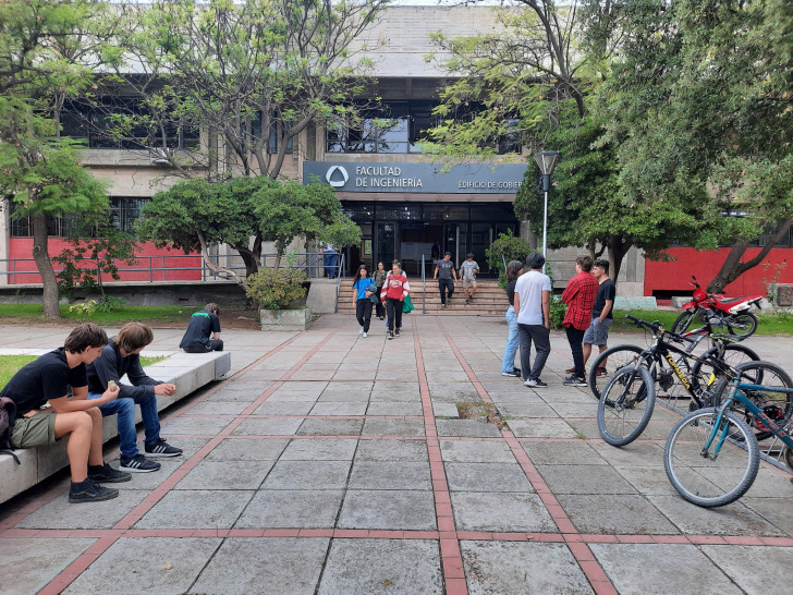 imagen Convocatorias de becas para estudiantes de la Facultad de Ingeniería