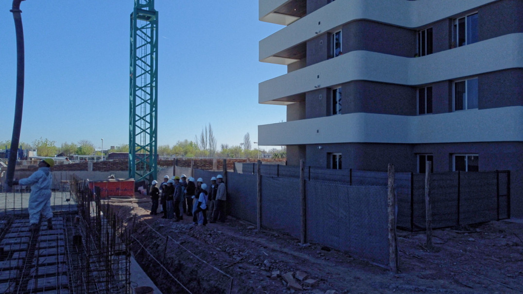 imagen Estudiantes de Arquitectura realizaron visita de obra al complejo edilicio Vistacruz