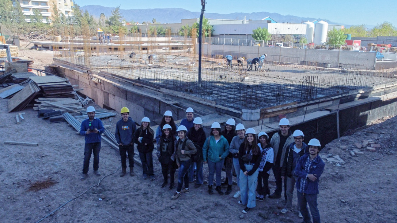 imagen Estudiantes de Arquitectura realizaron visita de obra al complejo edilicio Vistacruz