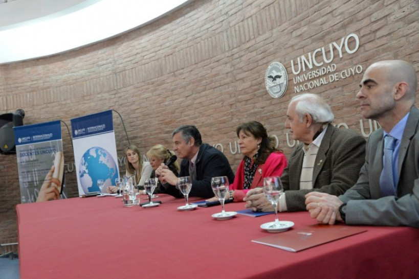 imagen Convocatoria Programa Doctorar en el Extranjero de la UNCUYO 2016- 2019