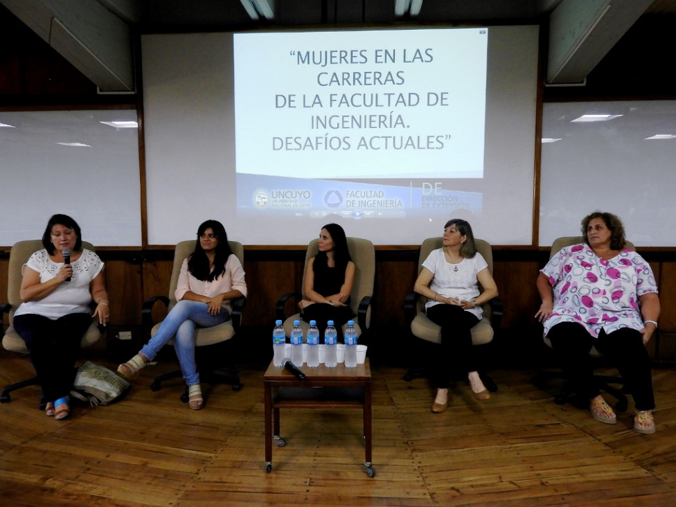 imagen Se realizó la charla "Mujeres en las carreras de la Facultad de Ingeniería. Desafíos actuales"