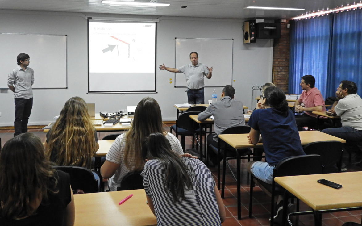 imagen Especialistas brindaron charla sobre soluciones acústicas aplicadas