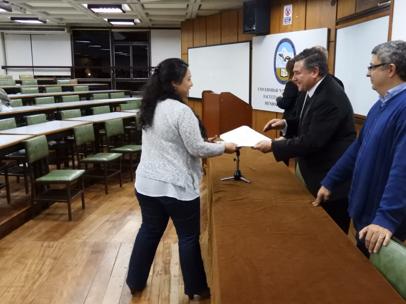 imagen Se entregaron Diplomas a los egresados 2016 de la Diplomatura en Administración y Dirección de Proyectos