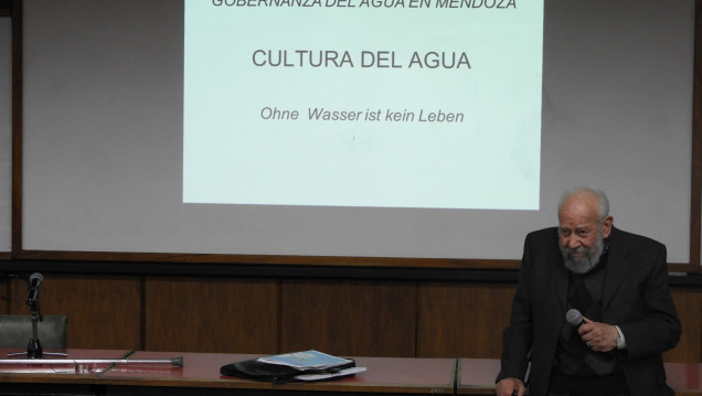 imagen El Ingeniero Espinosa brindó una conferencia sobre la Cultura del agua 