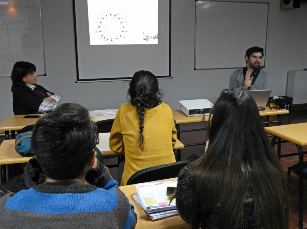 imagen Estudiantes de Arquitectura se informaron sobre el "Taller Virtual en Red ARQUISUR 2017"