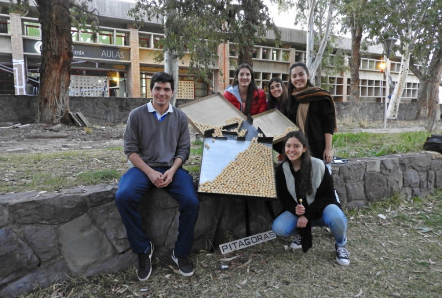 imagen Estudiantes de Arquitectura realizaron intervenciones en espacios de la Facultad