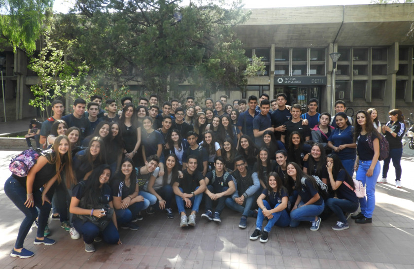 imagen Alumnos de colegio de San Martín visitaron la Facultad