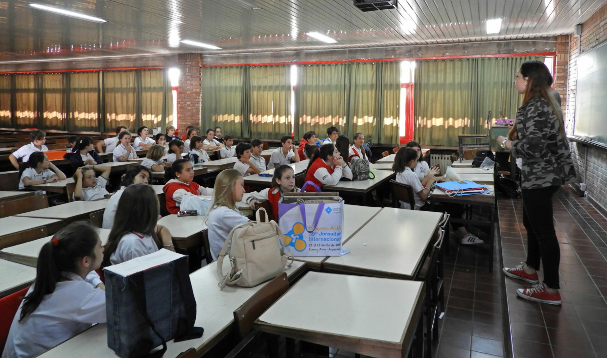 imagen Estudiantes de la Facultad capacitan en reciclaje a alumnos de la Escuela San Jorge