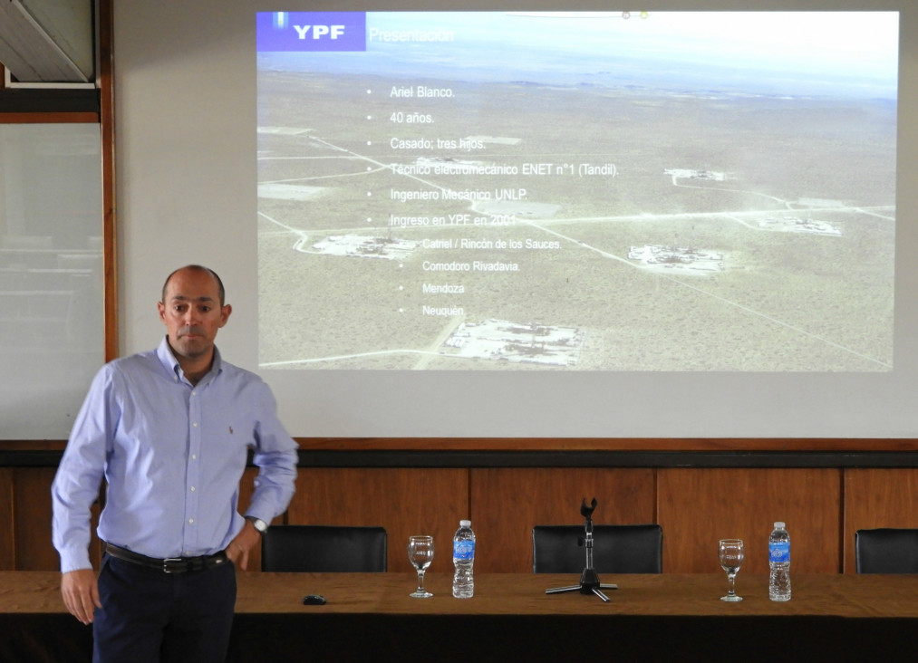 imagen El Ingeniero Ariel Blanco disertó sobre Liderazgo en la Industria del Petróleo