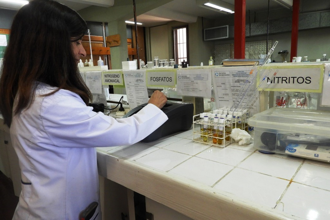 imagen Laboratorio de la Facultad analiza el agua y los sedimentos del Dique Potrerillos