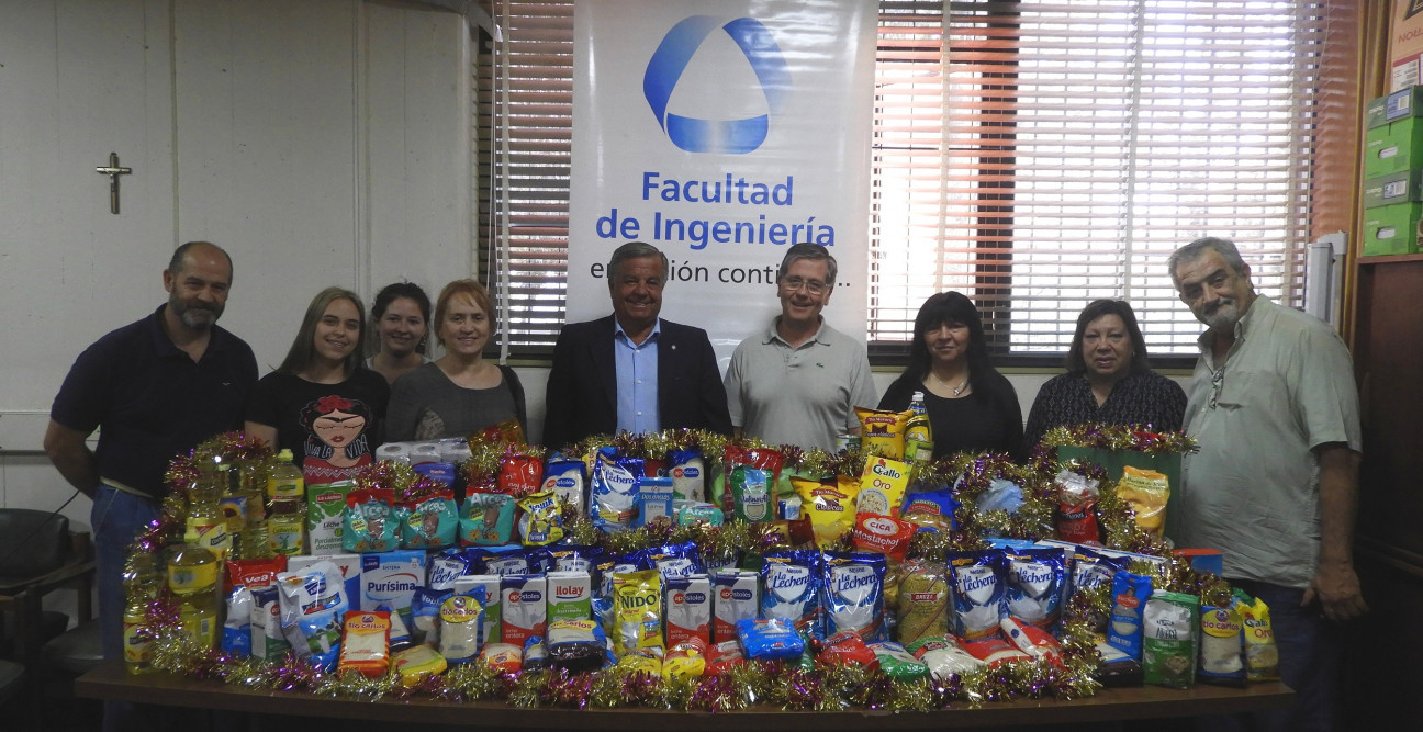 imagen La Facultad donó alimentos para la comunidad del Barrio Flores