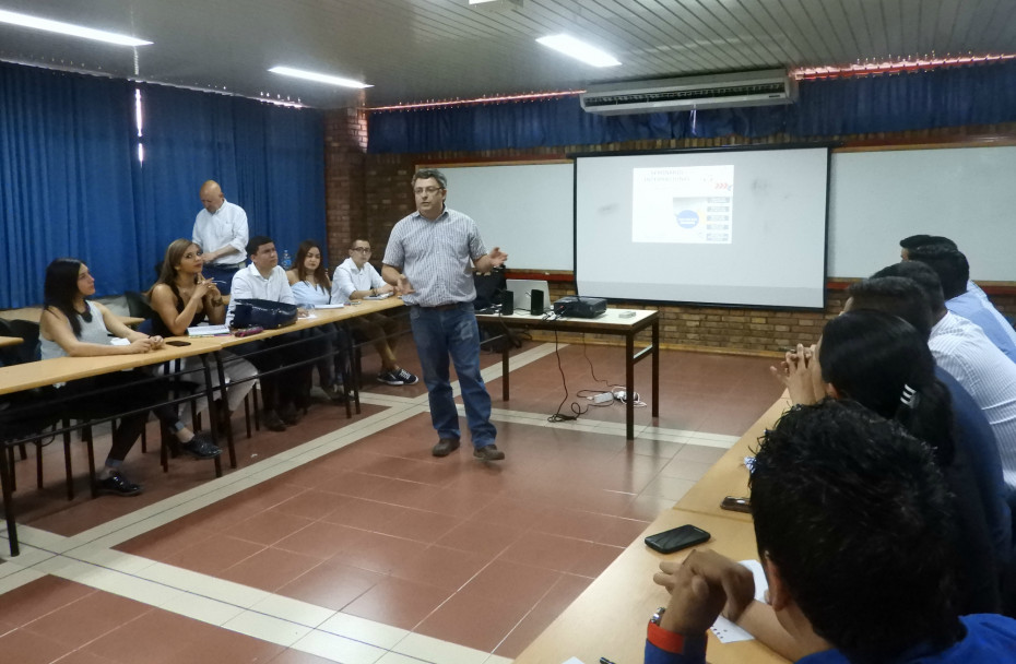 imagen Estudiantes de Universidad de Colombia realizan curso internacional en la Facultad