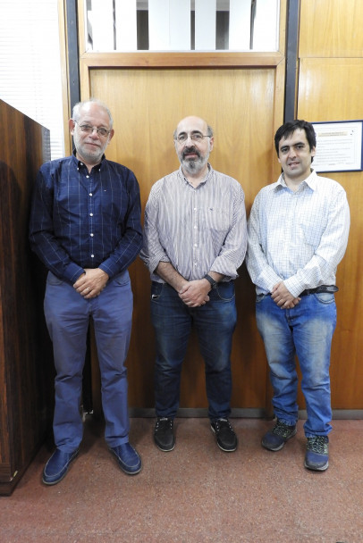 imagen De izquierda a derecha: Ernesto Chediak, Osvaldo Marianetti y Pablo Godoy; integrantes de la cátedra de Arquitectura de Computadoras.